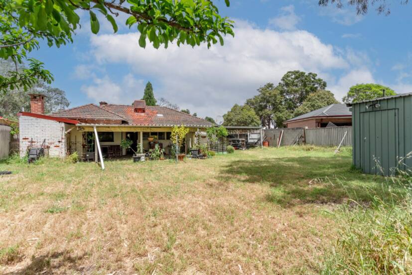84 The Crescent, MADDINGTON, WA 6109 AUS