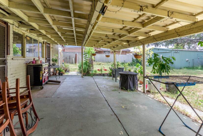 84 The Crescent, MADDINGTON, WA 6109 AUS