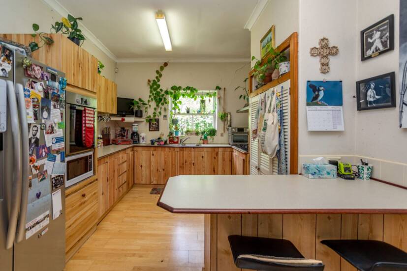 84 The Crescent, MADDINGTON, WA 6109 AUS