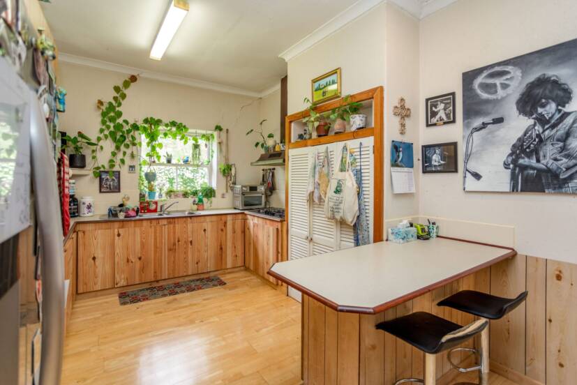 84 The Crescent, MADDINGTON, WA 6109 AUS