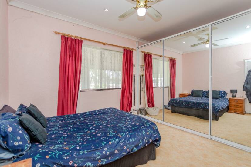 84 The Crescent, MADDINGTON, WA 6109 AUS
