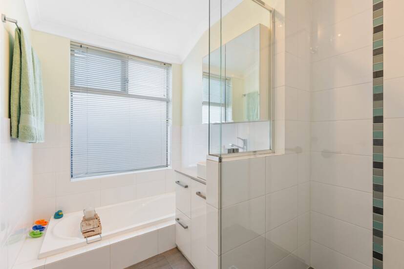 21 Lisbon Way, SEVILLE GROVE, WA 6112 AUS