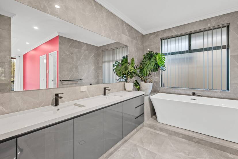 4 Azima Street, SOUTHERN RIVER, WA 6110 AUS