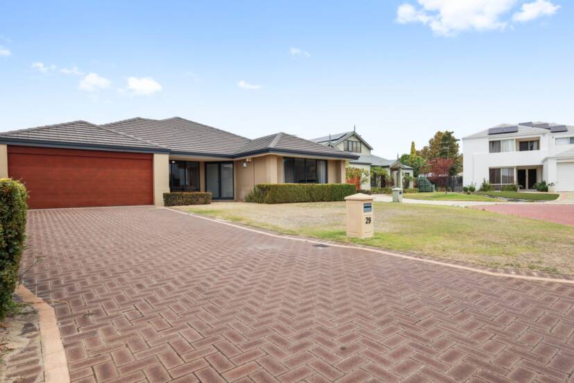29 Glentrool Gardens, CANNING VALE, WA 6155 AUS