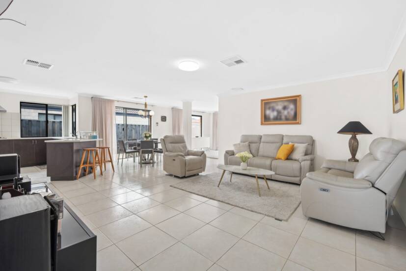 29 Glentrool Gardens, CANNING VALE, WA 6155 AUS