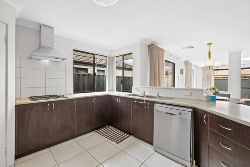 29 Glentrool Gardens, CANNING VALE, WA 6155 AUS