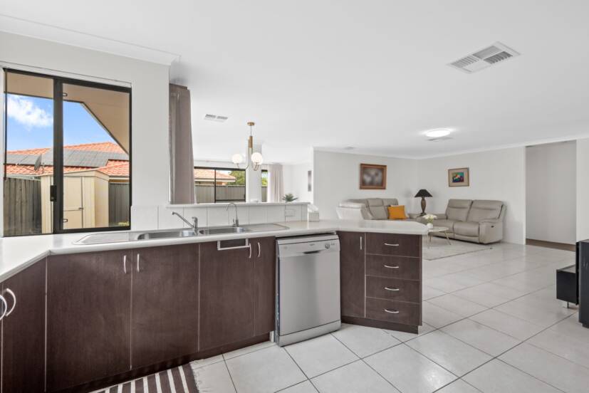 29 Glentrool Gardens, CANNING VALE, WA 6155 AUS
