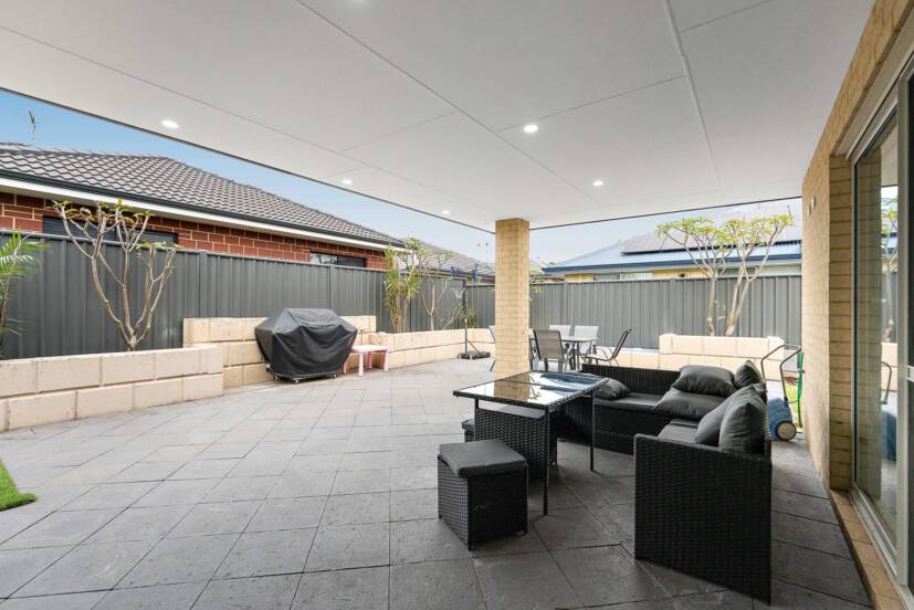 41 Berkshire Approach, PIARA WATERS, WA 6112 AUS