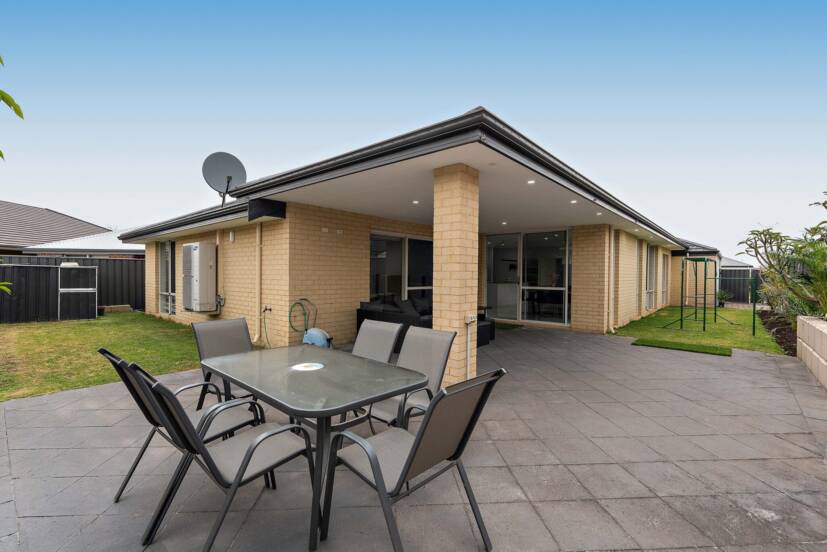 41 Berkshire Approach, PIARA WATERS, WA 6112 AUS