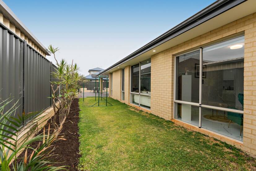 41 Berkshire Approach, PIARA WATERS, WA 6112 AUS