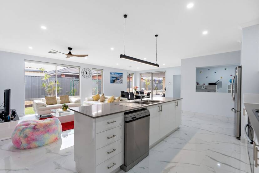 41 Berkshire Approach, PIARA WATERS, WA 6112 AUS