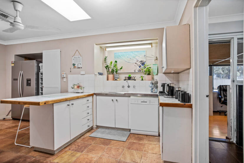 68 Kellar Way, THORNLIE, WA 6108 AUS