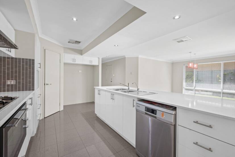 3 Artizan Pass, PIARA WATERS, WA 6112 AUS