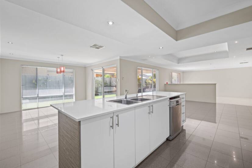 3 Artizan Pass, PIARA WATERS, WA 6112 AUS