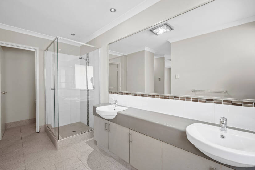 3 Artizan Pass, PIARA WATERS, WA 6112 AUS