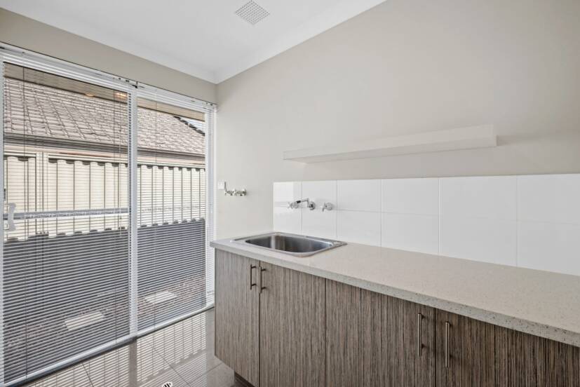 3 Artizan Pass, PIARA WATERS, WA 6112 AUS