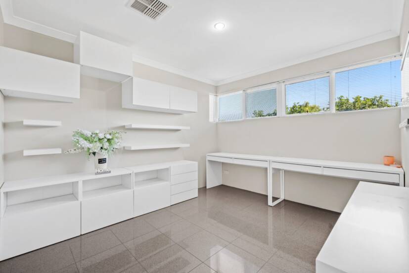 3 Artizan Pass, PIARA WATERS, WA 6112 AUS