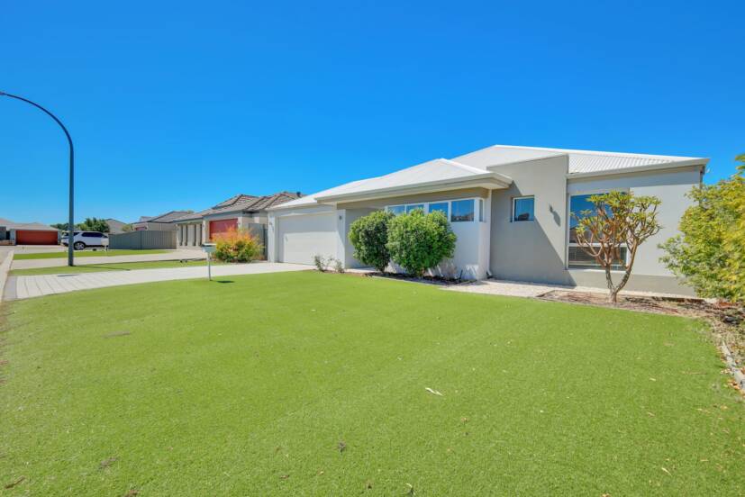 3 Artizan Pass, PIARA WATERS, WA 6112 AUS