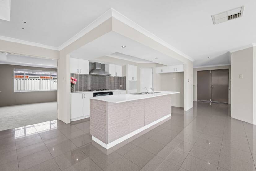 3 Artizan Pass, PIARA WATERS, WA 6112 AUS