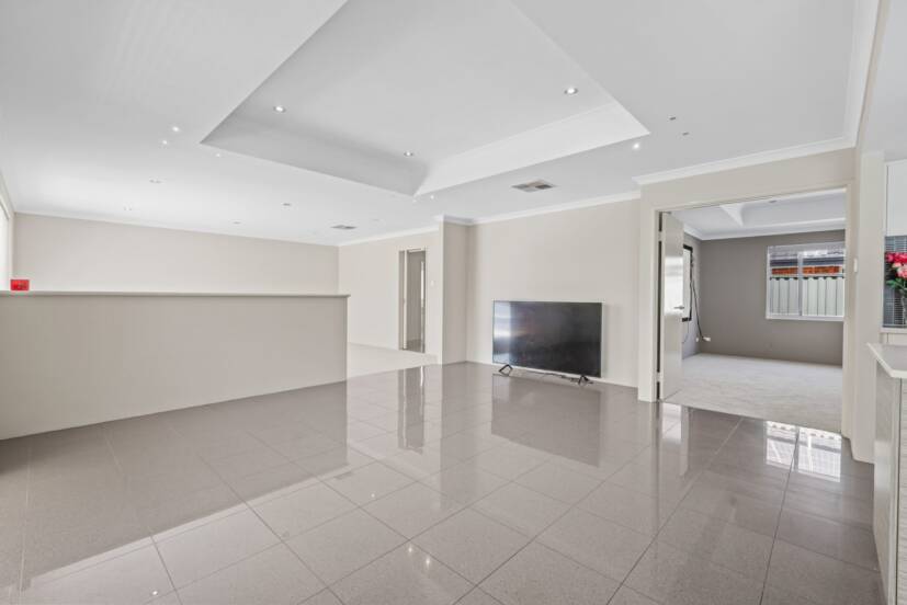 3 Artizan Pass, PIARA WATERS, WA 6112 AUS