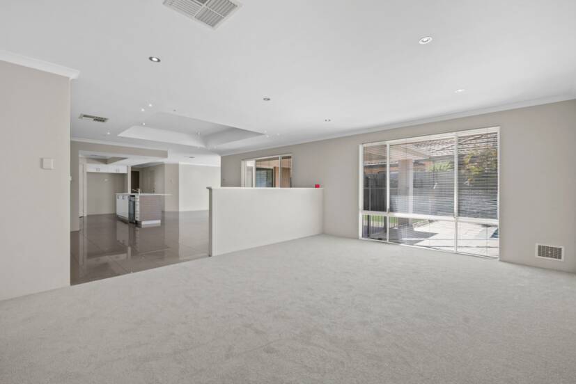 3 Artizan Pass, PIARA WATERS, WA 6112 AUS