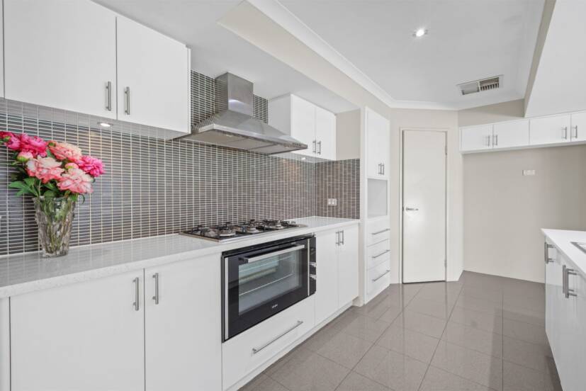 3 Artizan Pass, PIARA WATERS, WA 6112 AUS