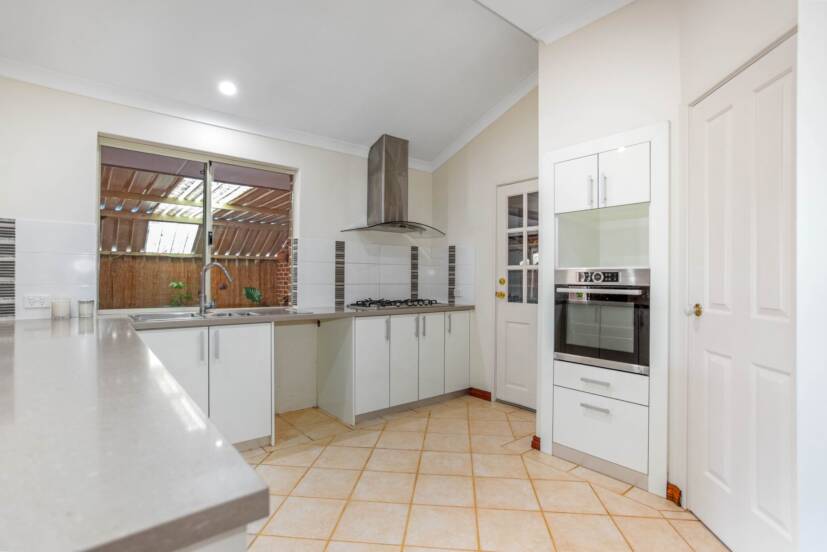 10 Kirby Court, HUNTINGDALE, WA 6110 AUS