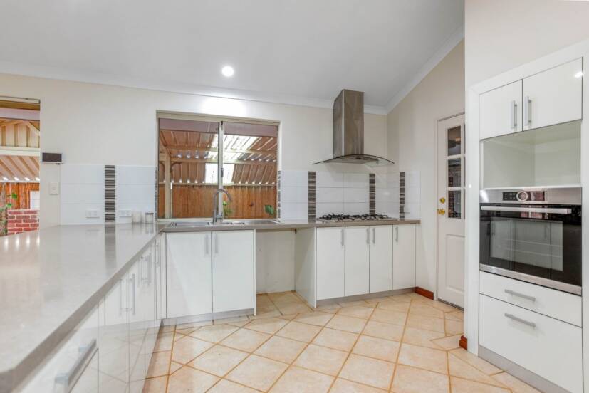 10 Kirby Court, HUNTINGDALE, WA 6110 AUS