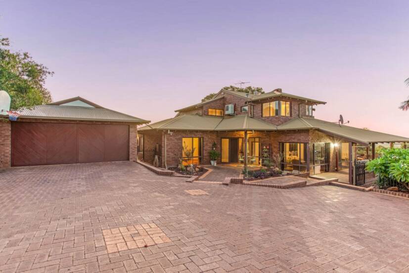5 Stewart Grove, MOUNT NASURA, WA 6112 AUS
