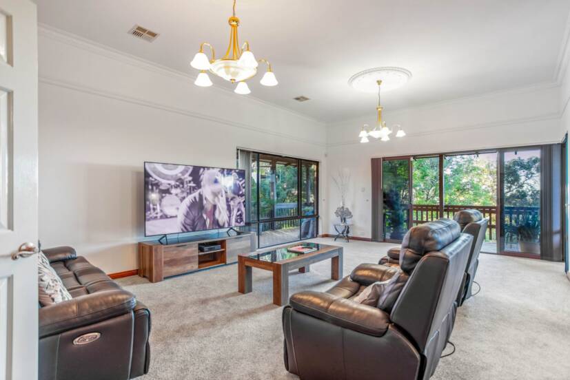 5 Stewart Grove, MOUNT NASURA, WA 6112 AUS