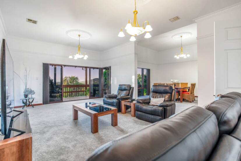 5 Stewart Grove, MOUNT NASURA, WA 6112 AUS
