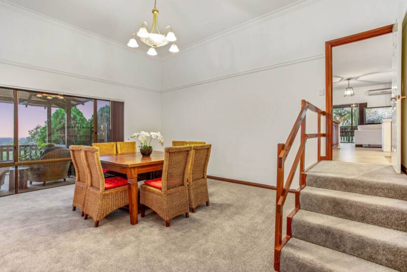 5 Stewart Grove, MOUNT NASURA, WA 6112 AUS