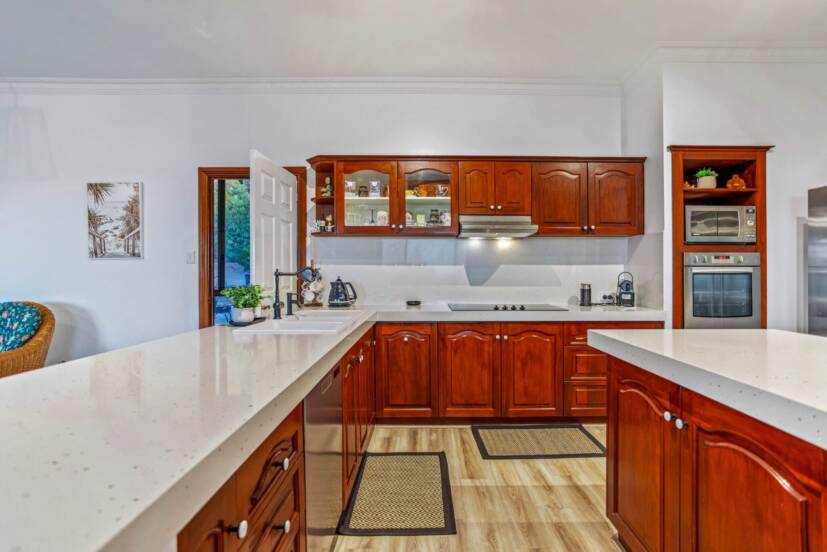 5 Stewart Grove, MOUNT NASURA, WA 6112 AUS