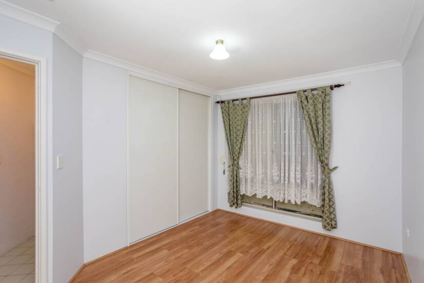 4/13 Mallard Way, CANNINGTON, WA 6107 AUS