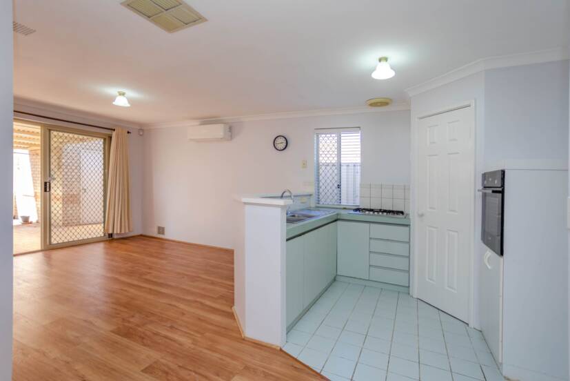 4/13 Mallard Way, CANNINGTON, WA 6107 AUS