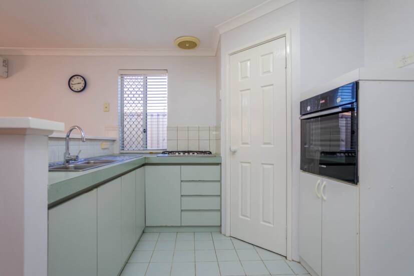 4/13 Mallard Way, CANNINGTON, WA 6107 AUS
