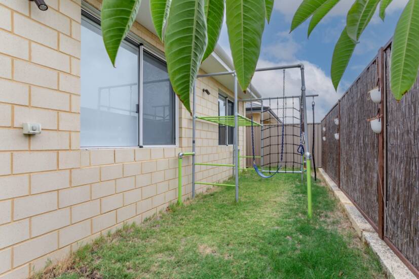 8 Benedick Road, COOLBELLUP, WA 6163 AUS