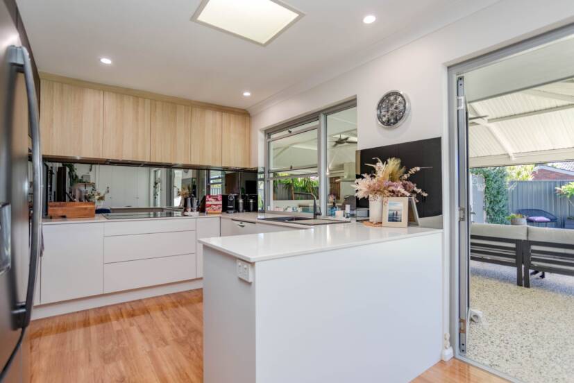 15 Penhurst Court, THORNLIE, WA 6108 AUS
