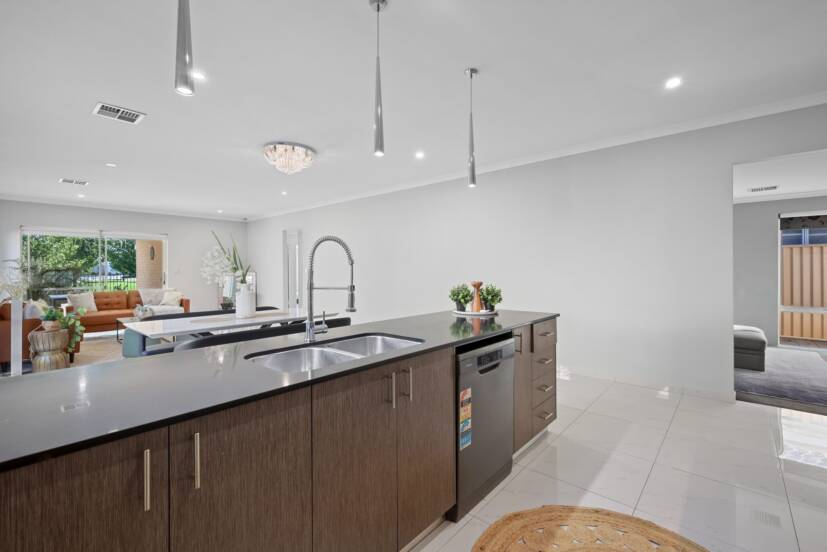 7 Binomial Way, PIARA WATERS, WA 6112 AUS