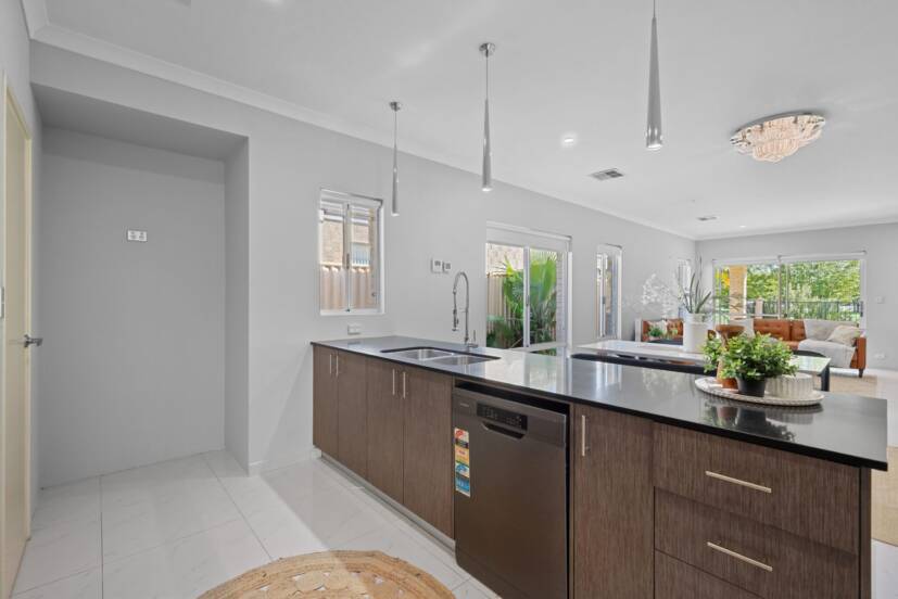 7 Binomial Way, PIARA WATERS, WA 6112 AUS