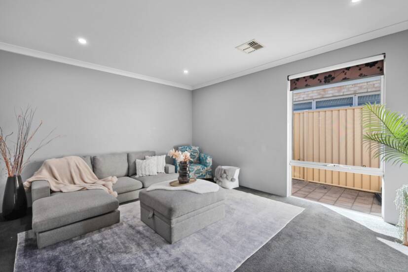 7 Binomial Way, PIARA WATERS, WA 6112 AUS