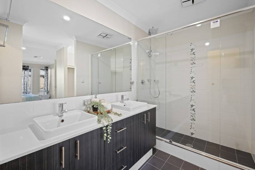 7 Binomial Way, PIARA WATERS, WA 6112 AUS