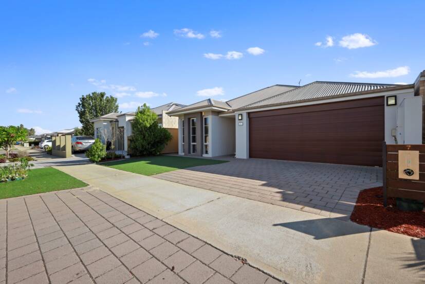7 Binomial Way, PIARA WATERS, WA 6112 AUS