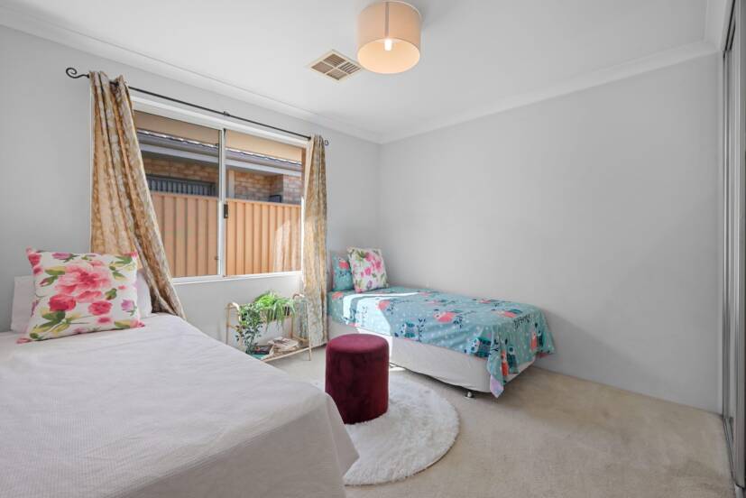 7 Binomial Way, PIARA WATERS, WA 6112 AUS