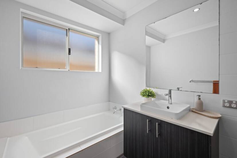 7 Binomial Way, PIARA WATERS, WA 6112 AUS