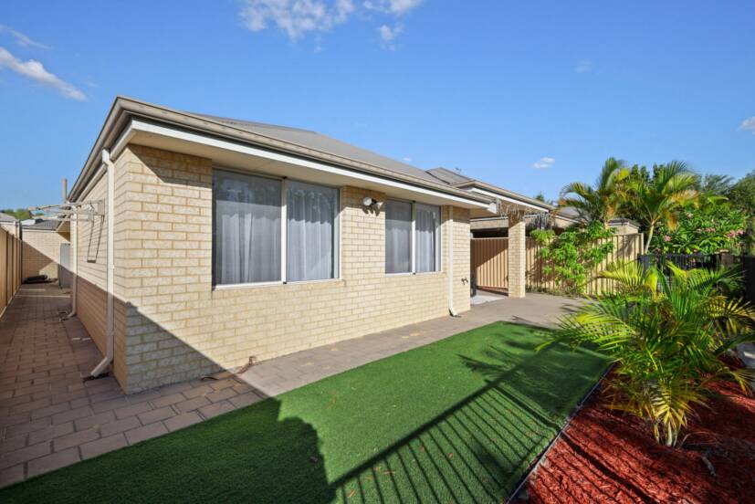 7 Binomial Way, PIARA WATERS, WA 6112 AUS
