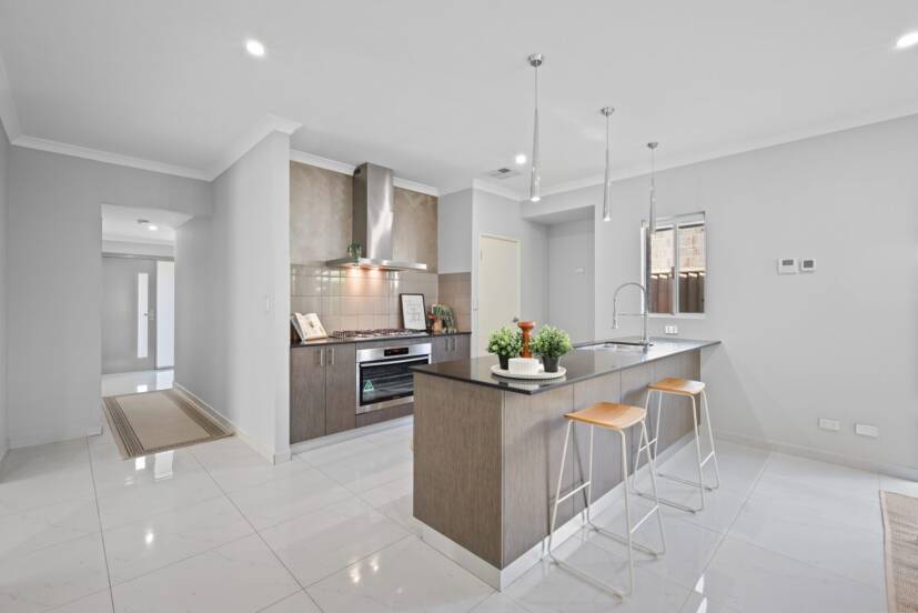 7 Binomial Way, PIARA WATERS, WA 6112 AUS