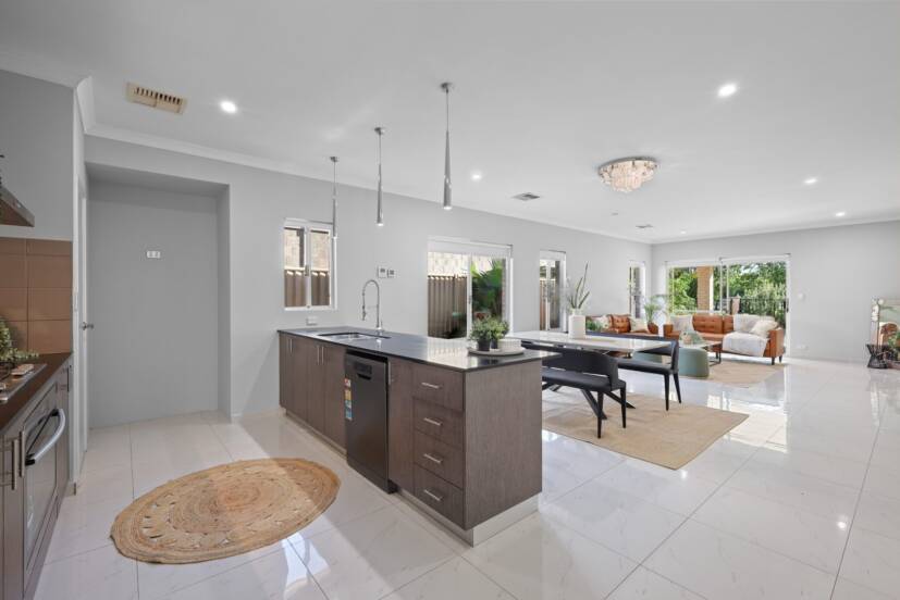 7 Binomial Way, PIARA WATERS, WA 6112 AUS