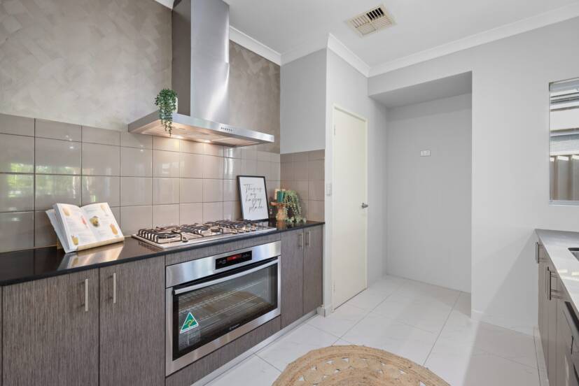 7 Binomial Way, PIARA WATERS, WA 6112 AUS