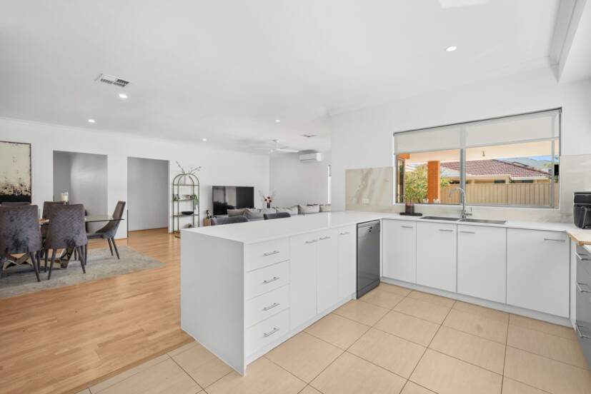 14 Whimbrel Way, HARRISDALE, WA 6112 AUS